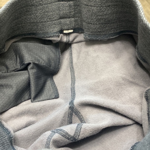 Lululemon grey crop joggers size 8 - Picture 10 of 10